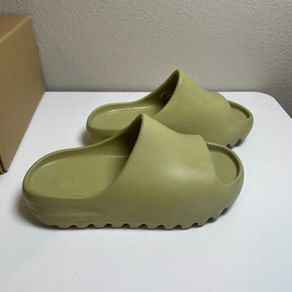Yeezy Slide Kids Sz 13K Youth Fx0495 Green Resin Foam Rare - Picture 1 of 10